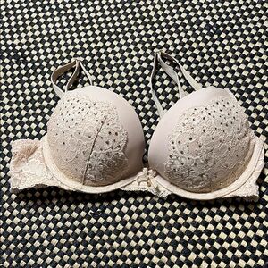 Victoria's Secret vintage Lace Bra in Cream
